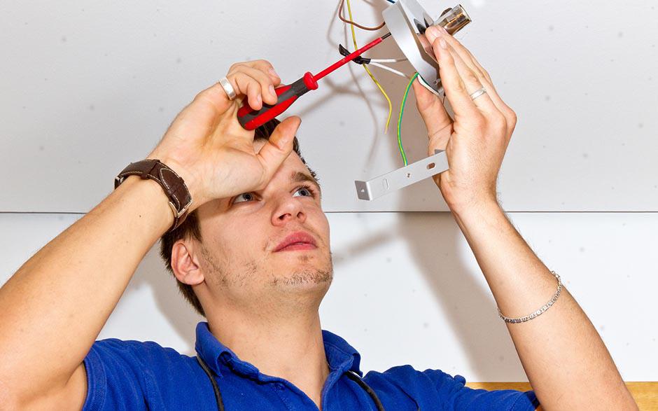recherche travail électricien bâtiment Othis